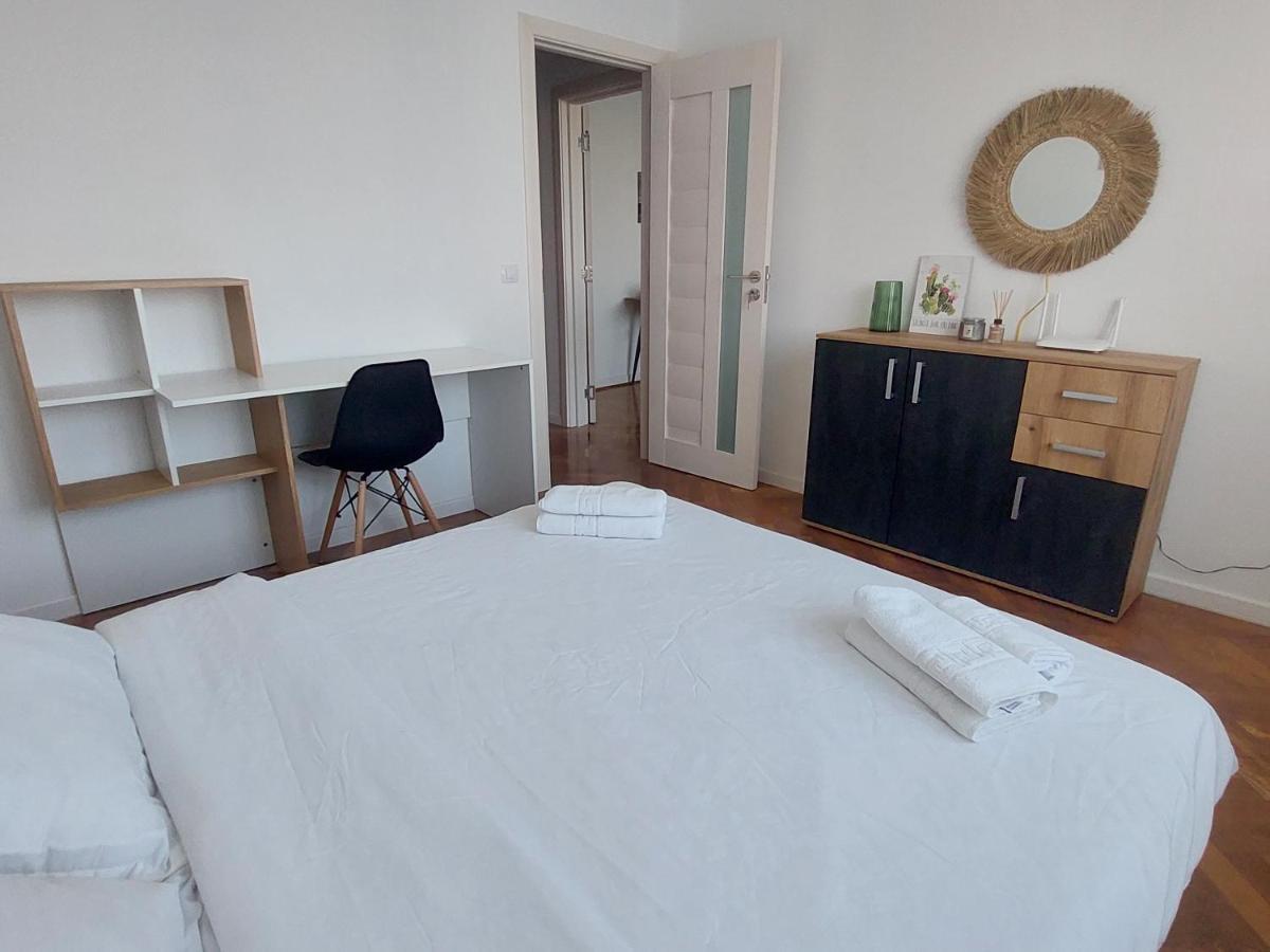 Eli'S Apartments -Ultracentral Near Palas Яш Екстериор снимка