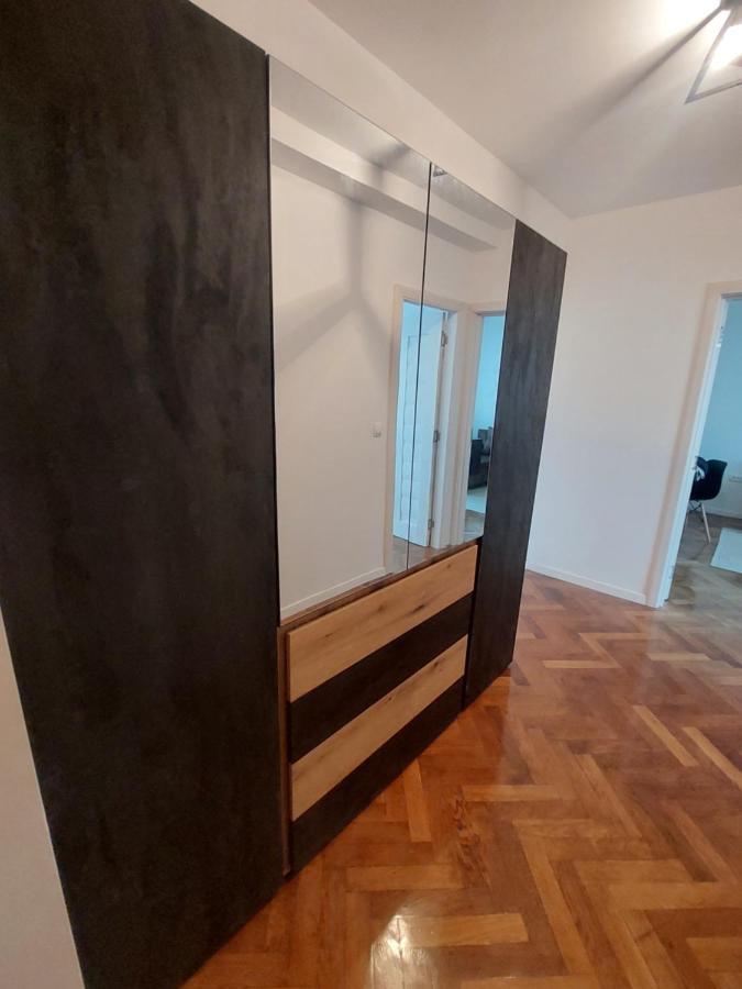 Eli'S Apartments -Ultracentral Near Palas Яш Екстериор снимка